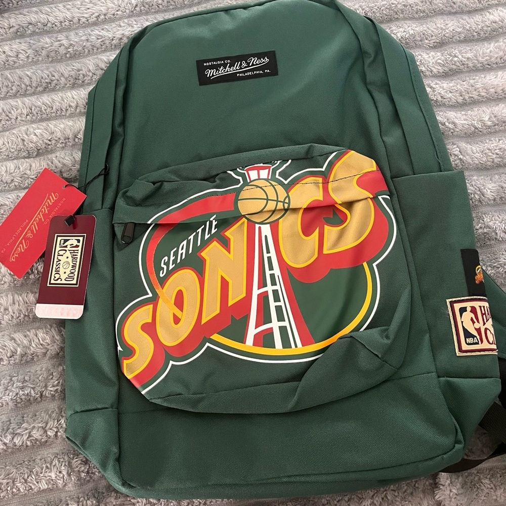 NWT MITCHELL AND NESS SEATTLE SONIC BACKPACK RETAIL $80
